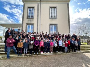 Ecol’Ovale : Remise officielle des ballons de rugby en Mayenne